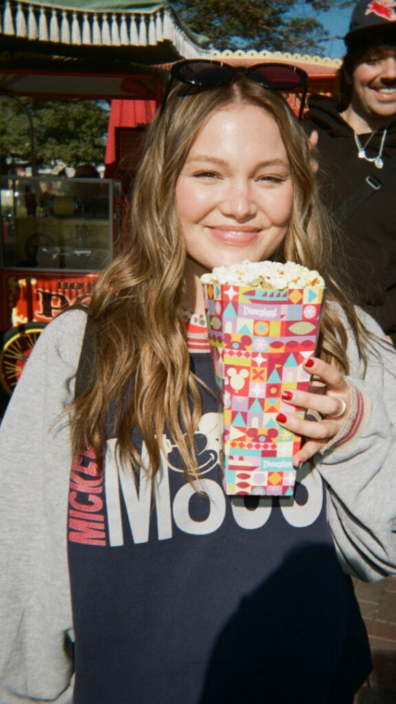 Celeb – Olivia Holt – Nude