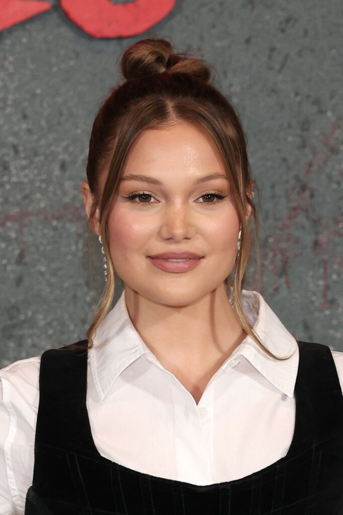 Celeb – Olivia Holt – Nude