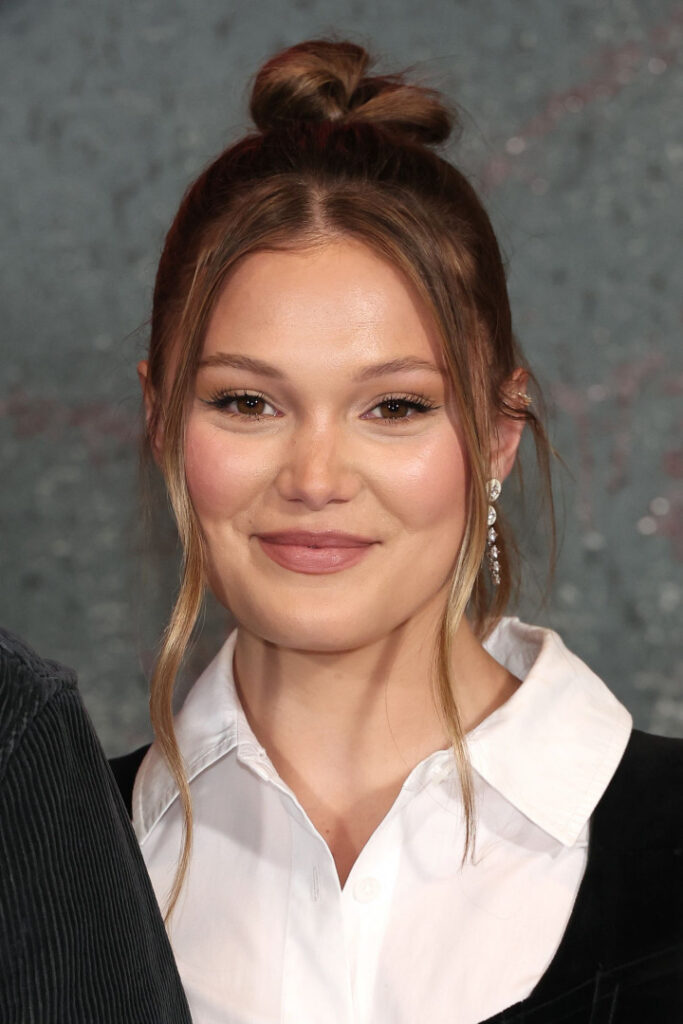 Celeb – Olivia Holt – Nude