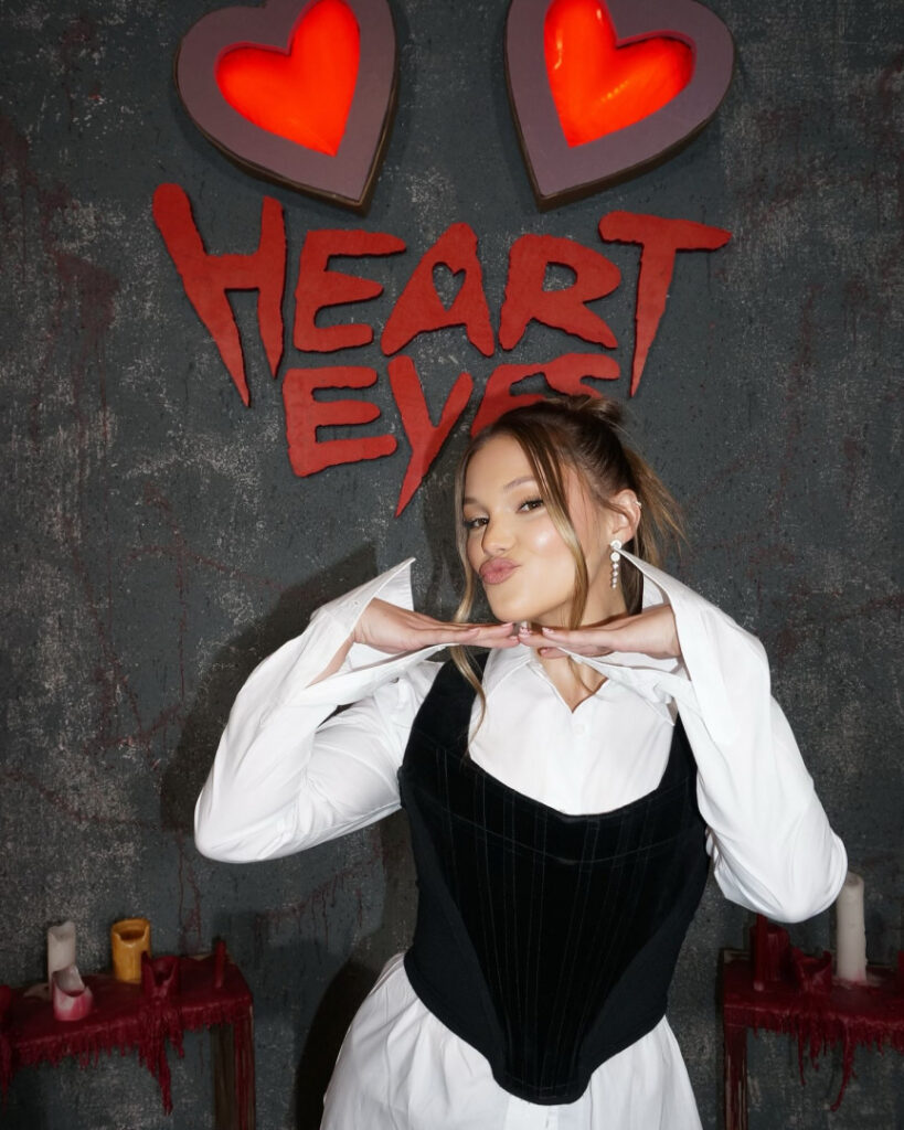 Celeb – Olivia Holt – Nude