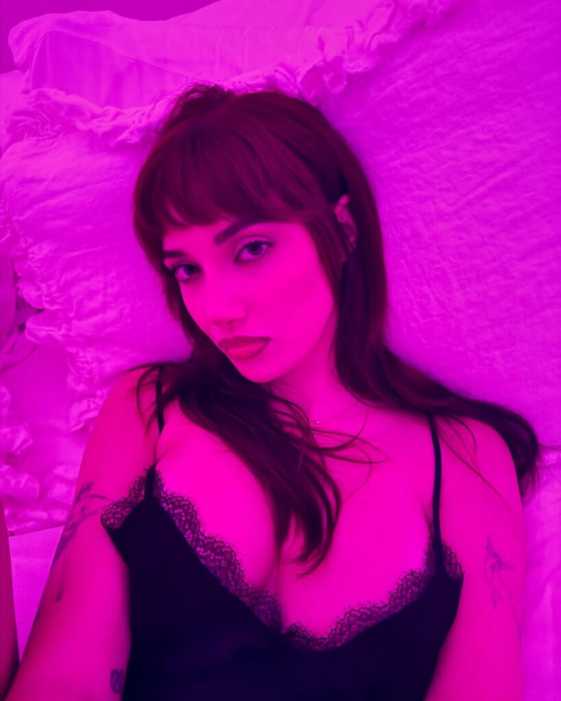 Instagram – Olivia O’Brien – Nude