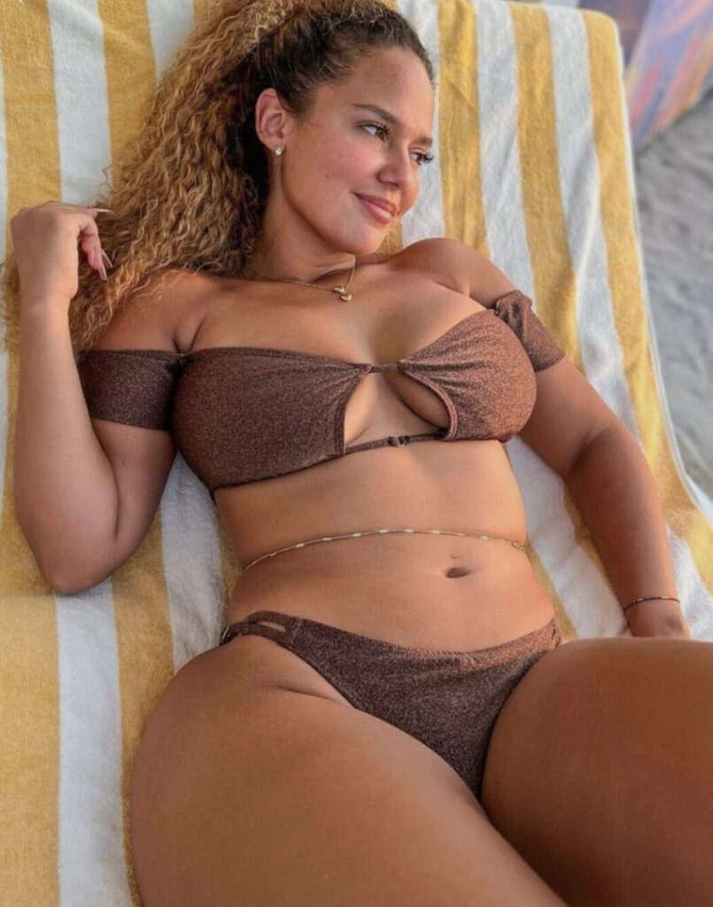 Instagram – T H I C C – Latina – Pamela Alexandra – Nude