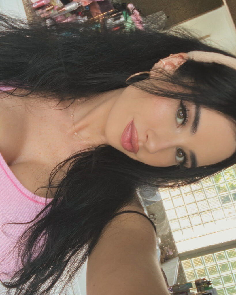 Instagram – Paris Dylan aka Paris Roxanne aka Kacey Preston – Nude