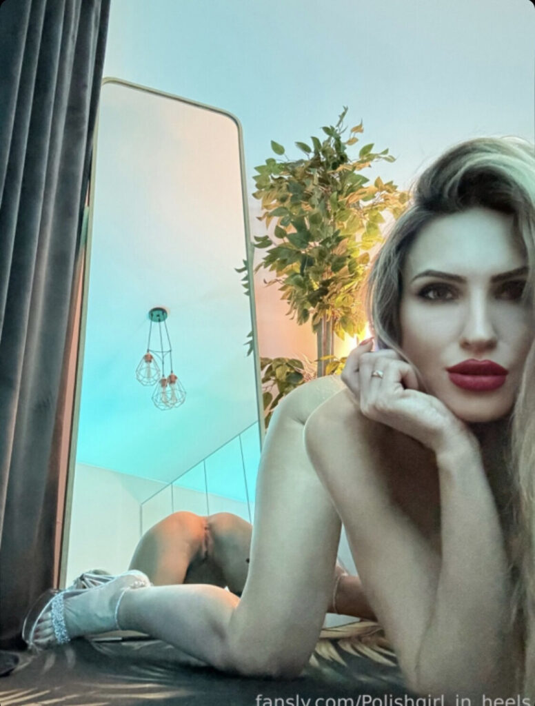 Instagram – Polishgirl_in_Heels (Gosia Strycharczuk) – Nude