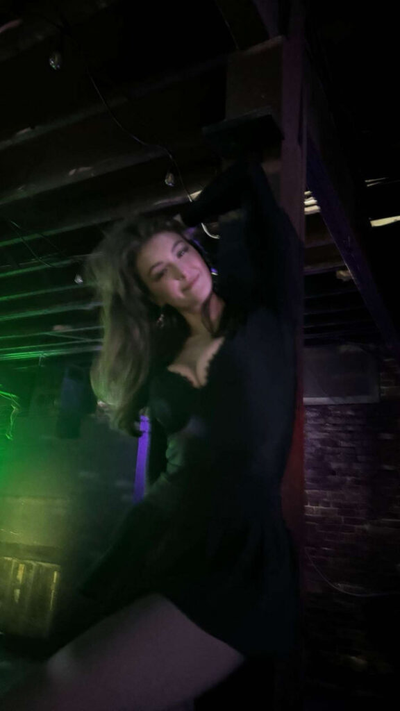 TikTok – Instagram – Rachel Michelle – Beautyandbrainswithatwist – Nude