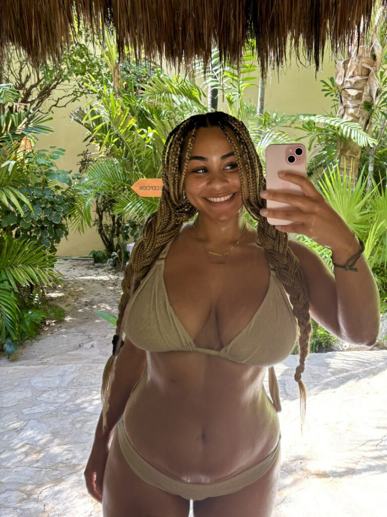 Raina Morris – Nude Leaks