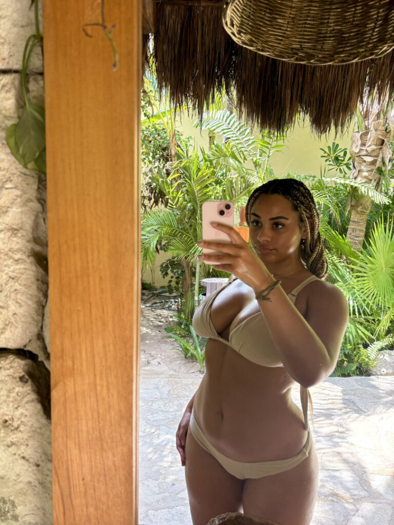 Raina Morris – Nude Leaks