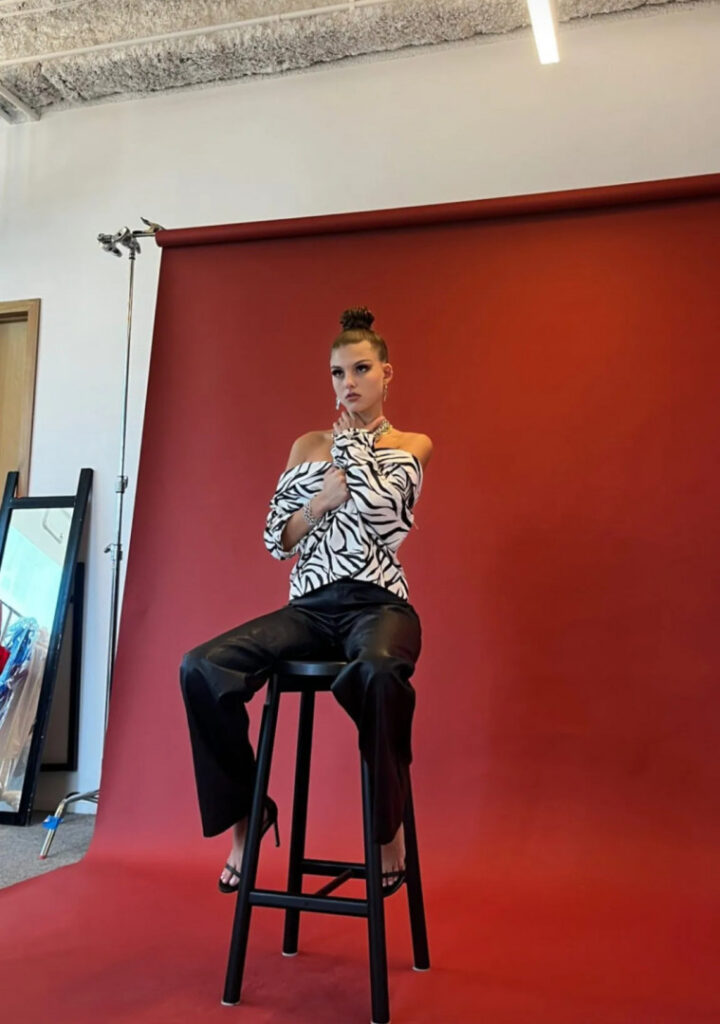 Instagram – Ray Marie Morris – Nude