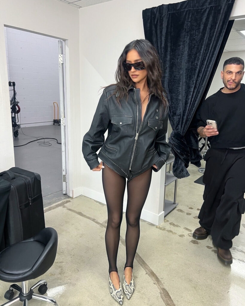 Celeb – Shay Mitchell – Nude