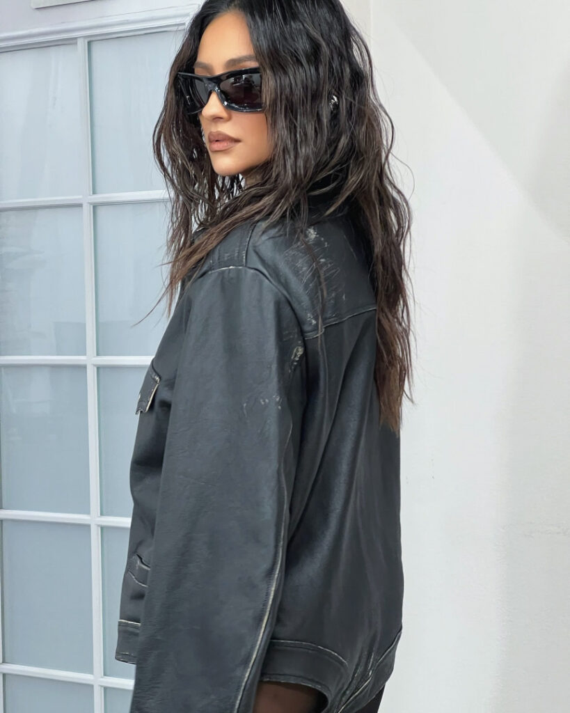 Celeb – Shay Mitchell – Nude