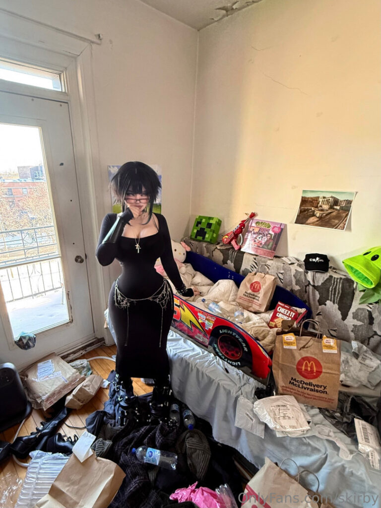 OnlyFans – TikTok – Cosplay – Skirby (Succubuzza) – Nude