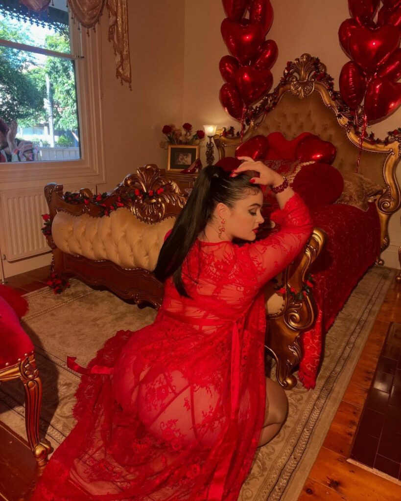 Instagram – T H I C C – Stefania Ferrario – Nude