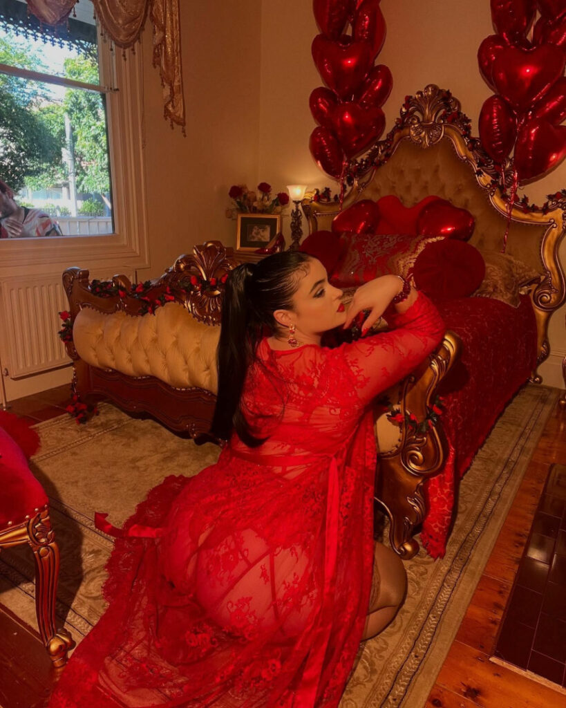 Instagram – T H I C C – Stefania Ferrario – Nude