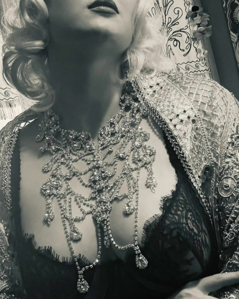 Instagram – T H I C C – Stefania Ferrario – Nude