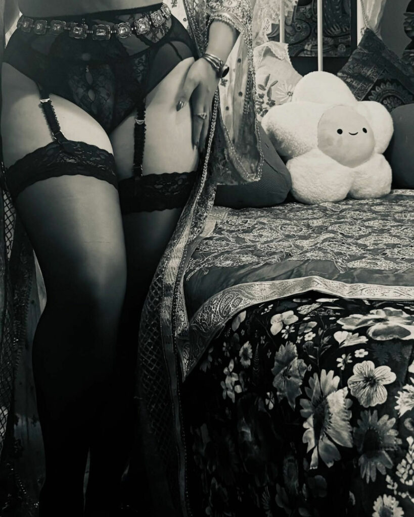 Instagram – T H I C C – Stefania Ferrario – Nude