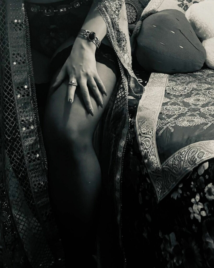 Instagram – T H I C C – Stefania Ferrario – Nude