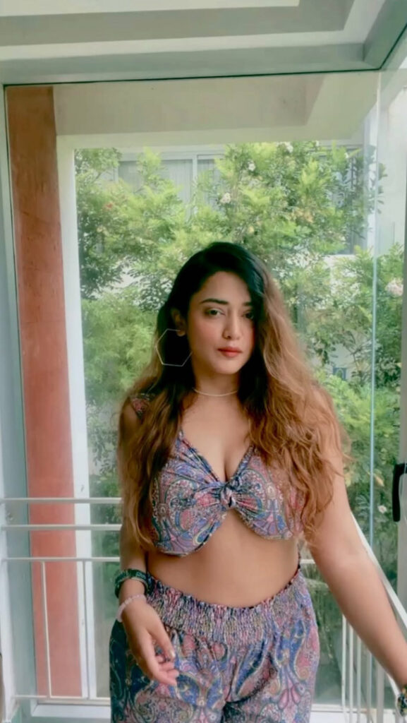 Instagram – Indian – T H I C C – Steffi Cyrill – Nude Leaks