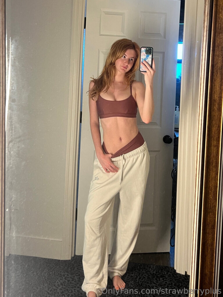 OnlyFans – Petite – strawberry_kisses99 – Nude
