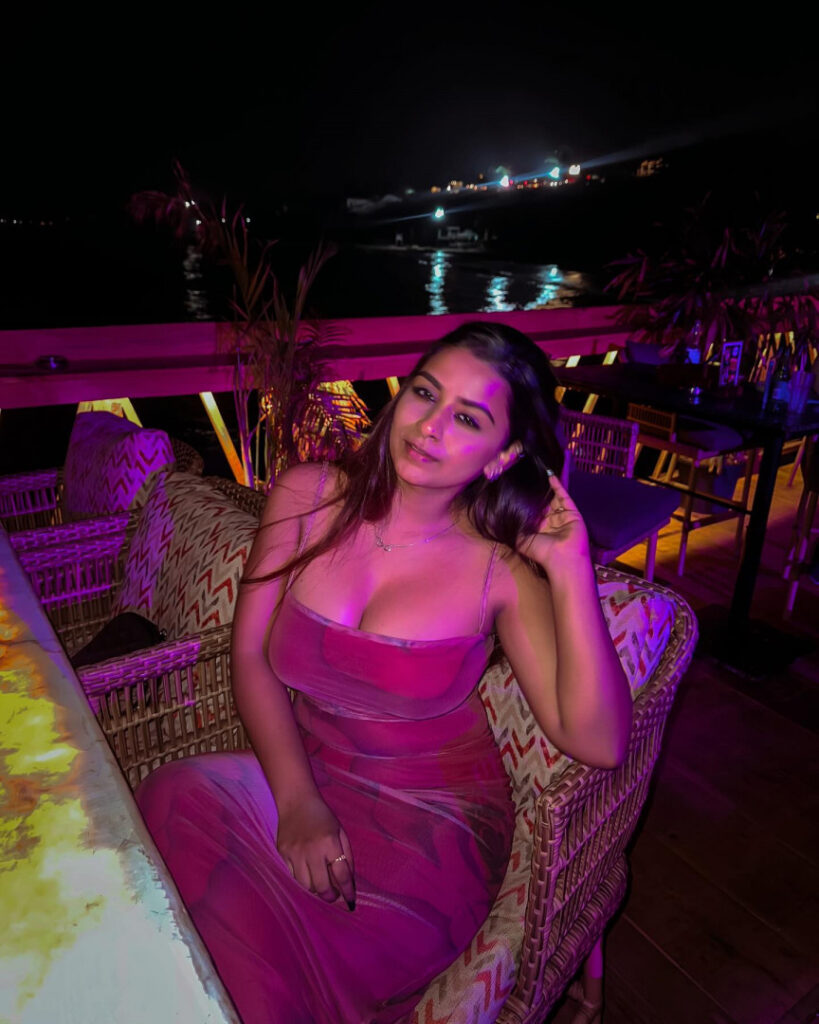 Instagram – SUHANA KHAN – Nude