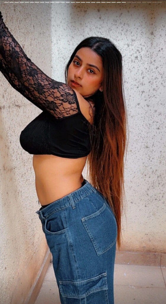 Instagram – SUHANA KHAN – Nude