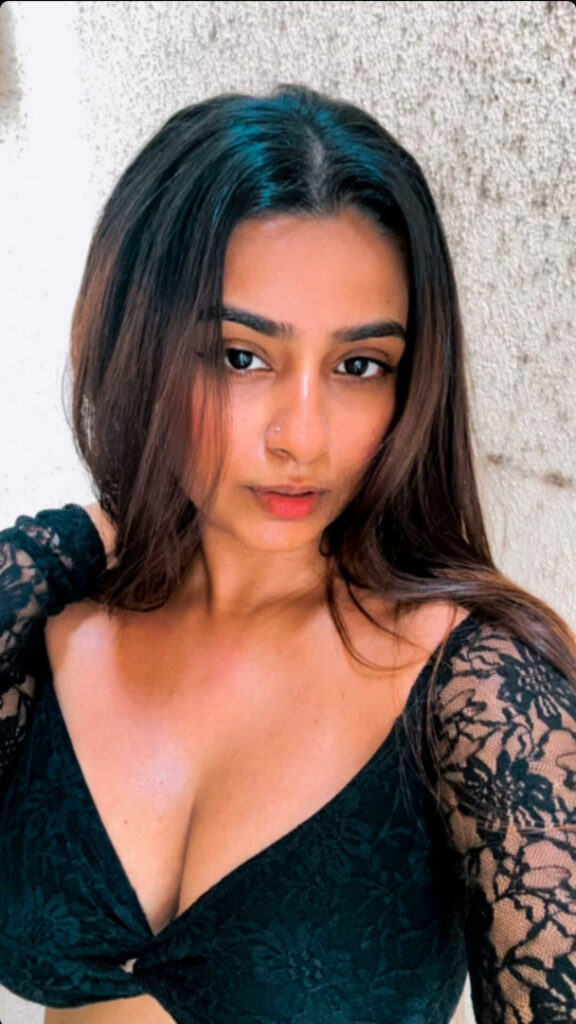 Instagram – SUHANA KHAN – Nude