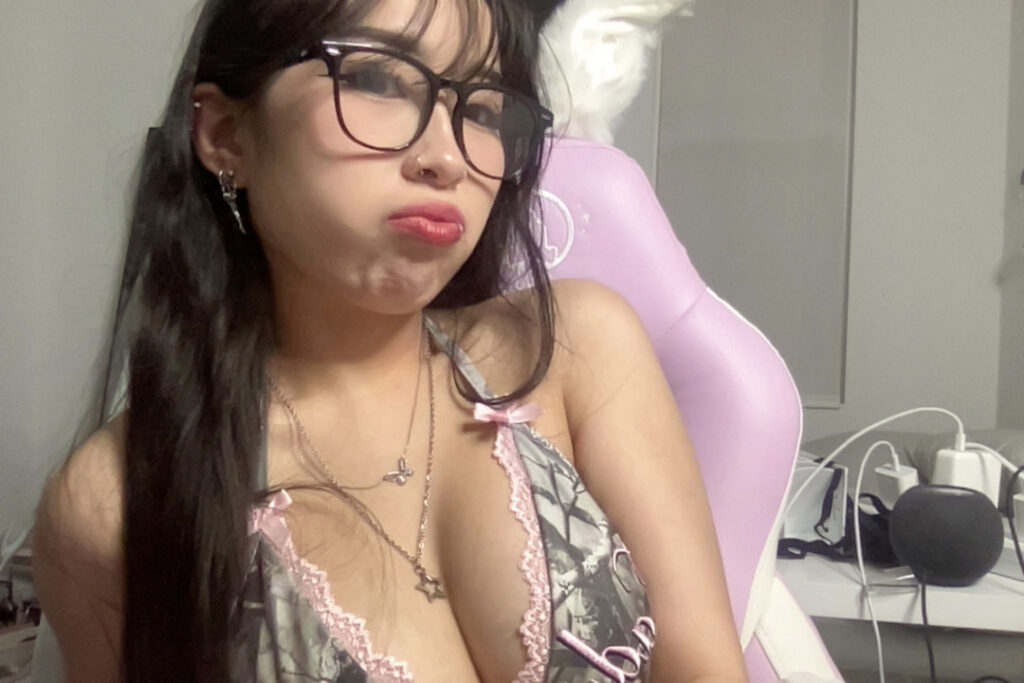 Twitch – Instagram – Asian – Teen – Suhwiena / Selener – Nude Leaks