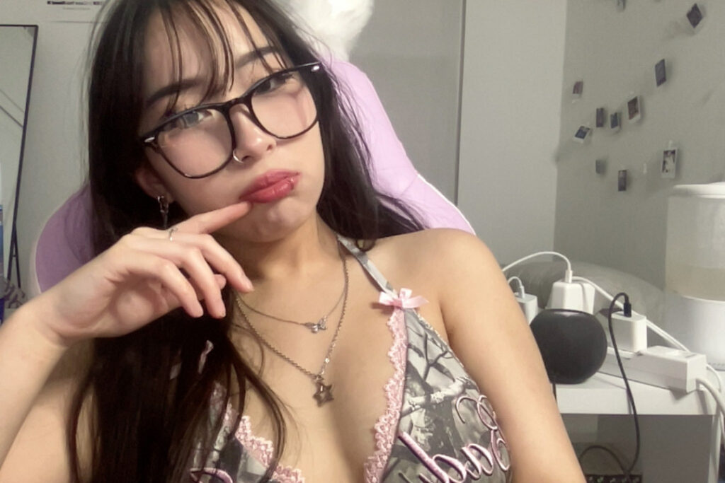 Twitch – Instagram – Asian – Teen – Suhwiena / Selener – Nude Leaks