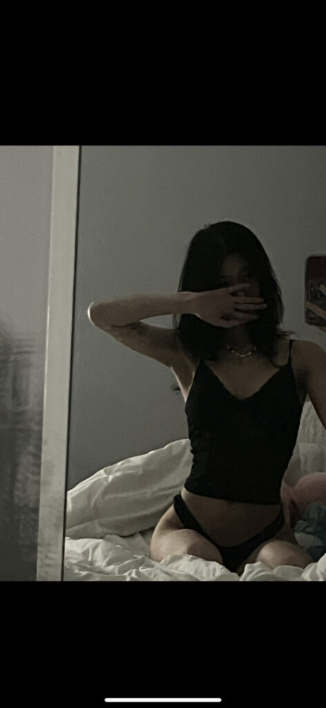 Twitch – ⠀X⠀ – surelynotsi – Nude Leaks