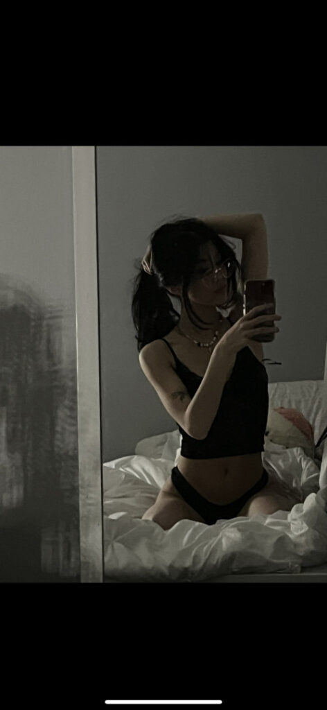 Twitch – ⠀X⠀ – surelynotsi – Nude Leaks