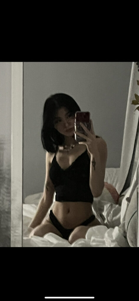 Twitch – ⠀X⠀ – surelynotsi – Nude Leaks