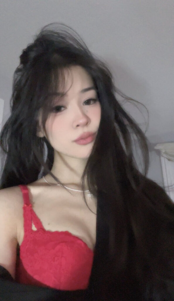 Twitch – ⠀X⠀ – surelynotsi – Nude Leaks