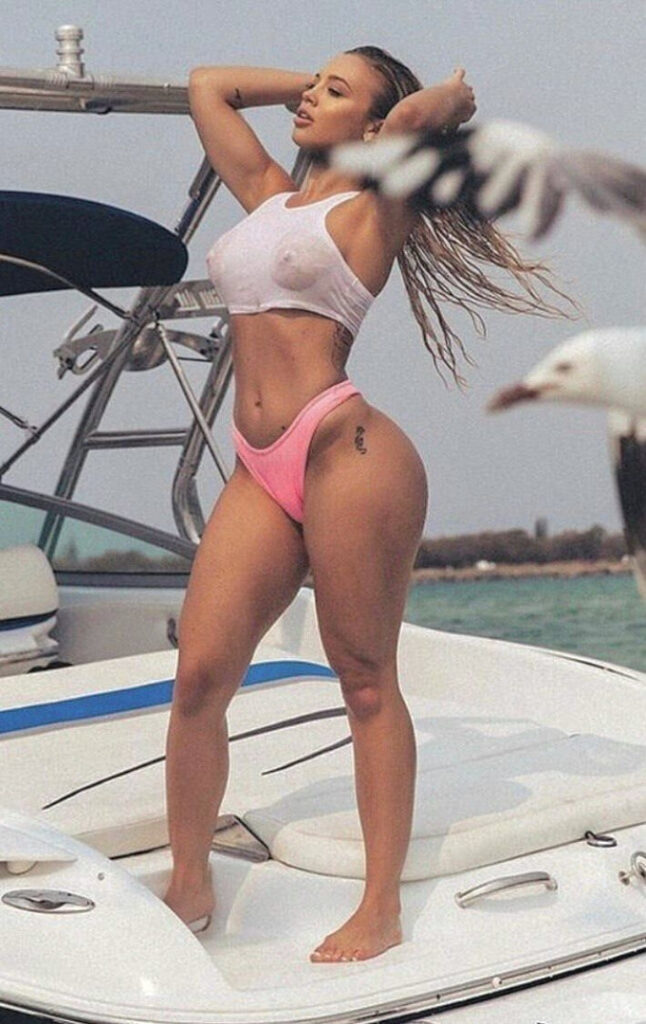 Instagram – MILF – Tammy Hembrow – Nude