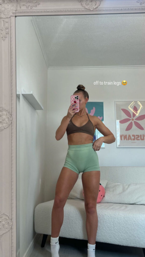 TikTok – Instagram – Petite – Tia Collins – Nude Leaks