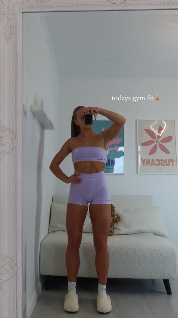 TikTok – Instagram – Petite – Tia Collins – Nude Leaks