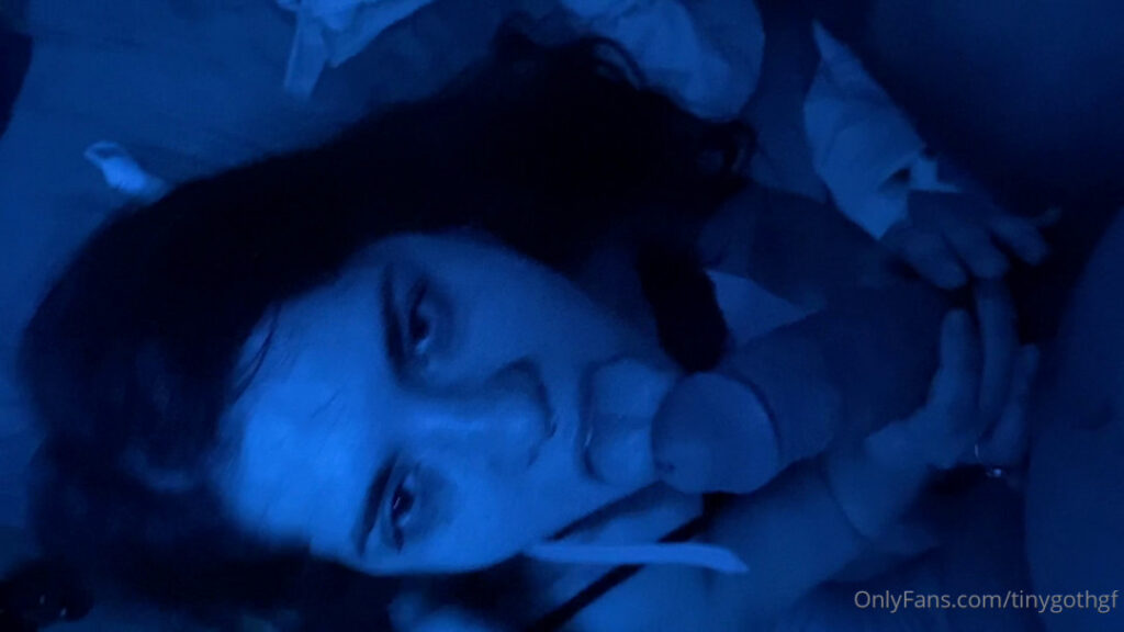 OnlyFans – TInyGothGF – Nude Leaks