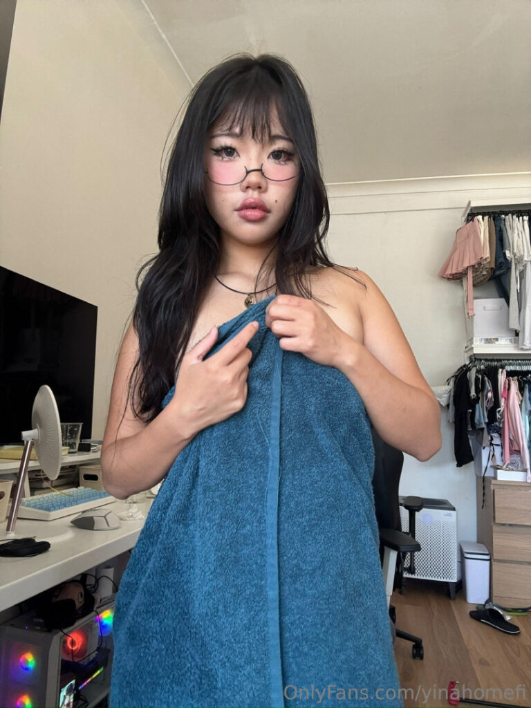 Instagram – yinahomefi – Nude