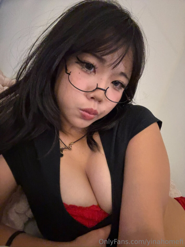 Instagram – yinahomefi – Nude