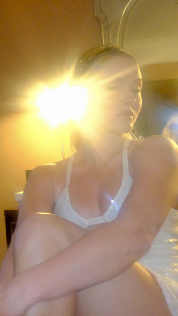 Celeb – Zara Larsson – Nude