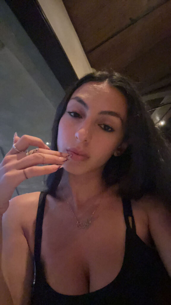 TikTok – Adriana Alarja – Nude