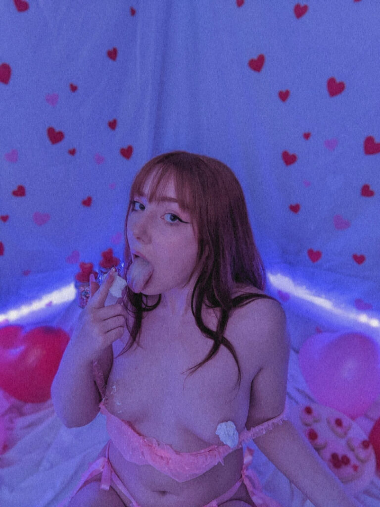 OnlyFans – T H I C C – adulteressamber aka Amber Addis – Nude Leaks