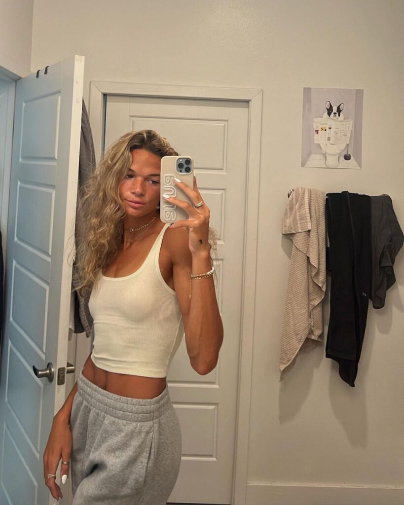 Instagram – Anna Hall – Nude Leaks