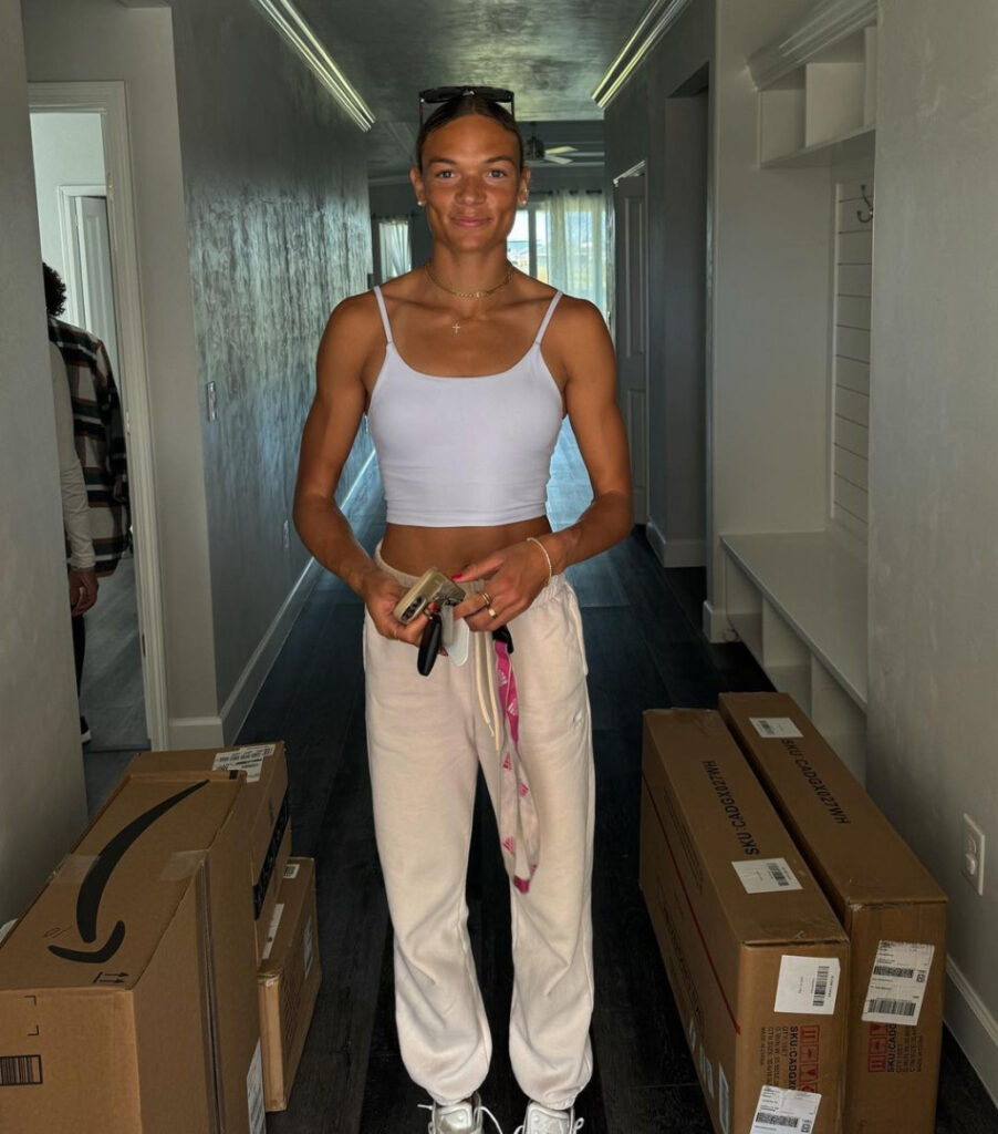 Instagram – Anna Hall – Nude Leaks