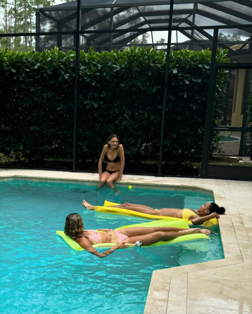 Instagram – Anna Hall – Nude Leaks