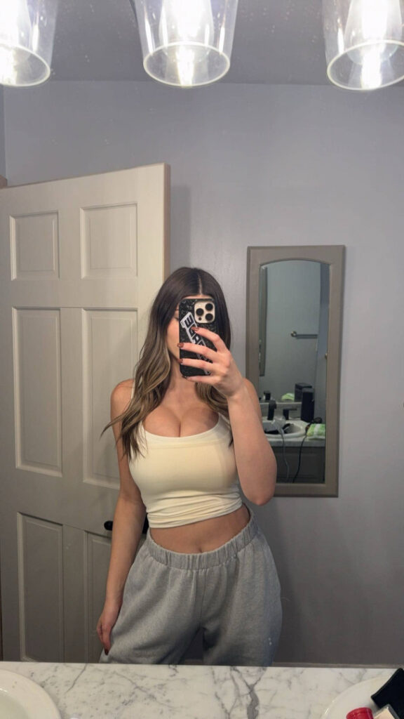 Instagram – Autumn Spooner – Nude