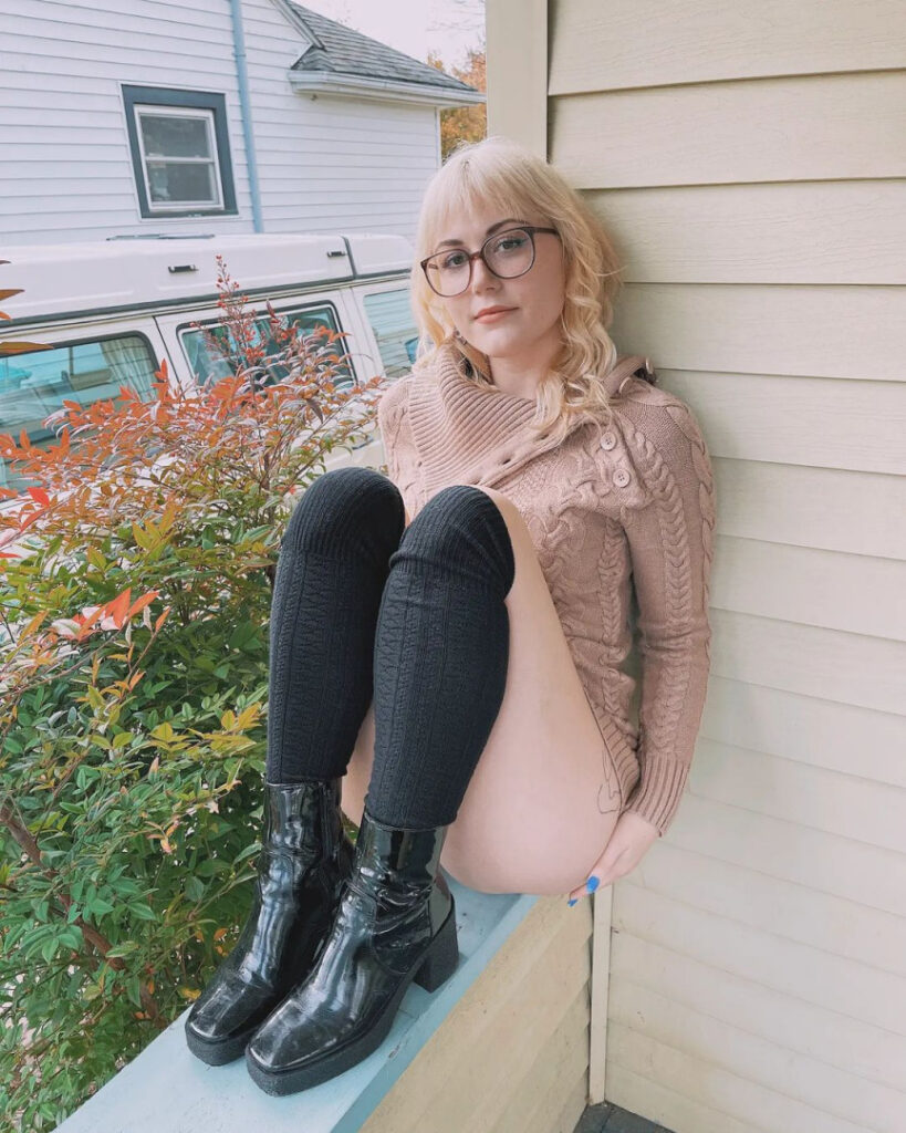 ASMR – Youtube – Azie Bug ASMR – Nude