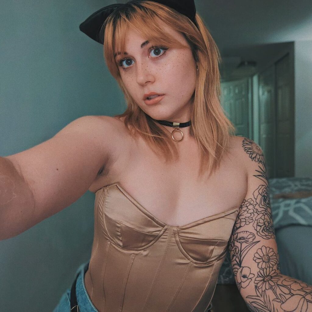 ASMR – Youtube – Azie Bug ASMR – Nude