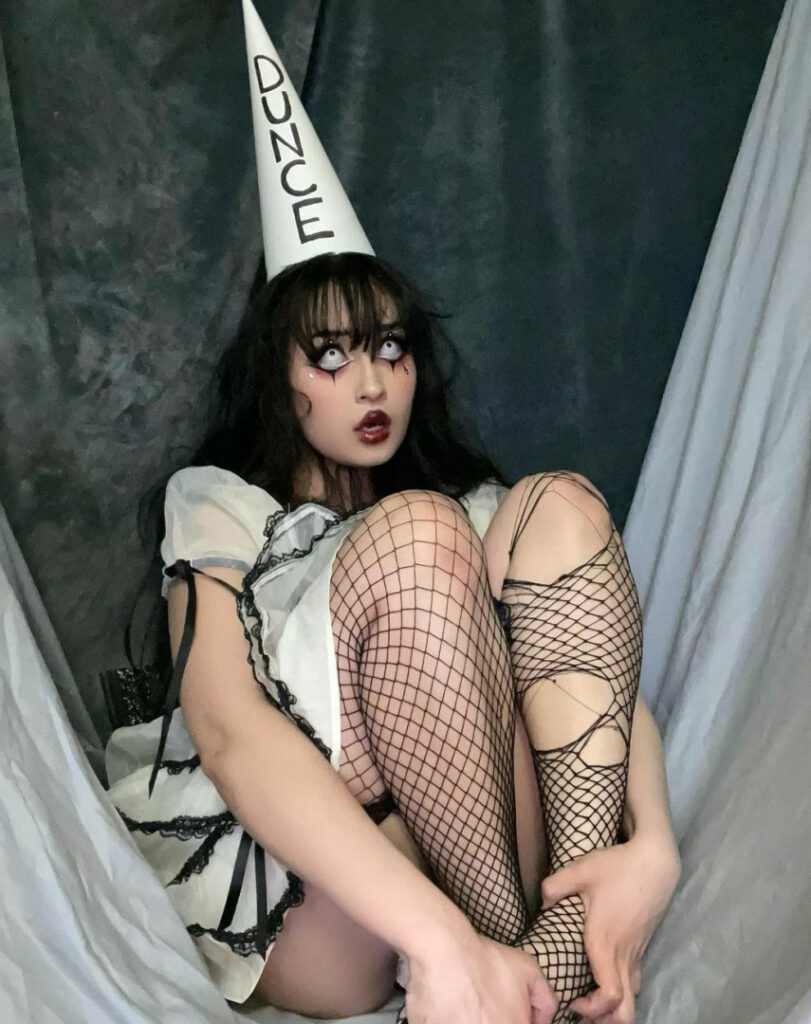 Instagram – Babispit Babighoul – Nude