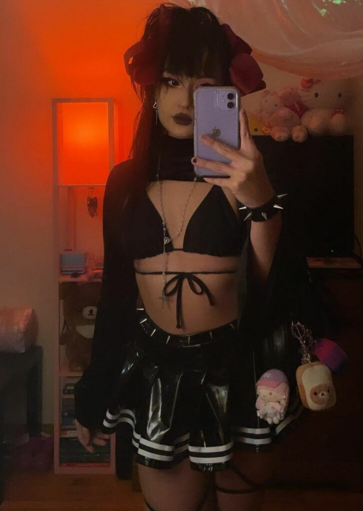 Instagram – Babispit Babighoul – Nude