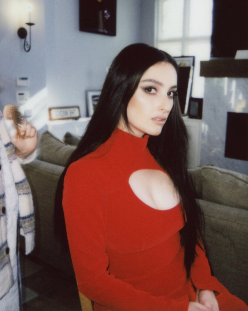 Celeb – Banks – Nude