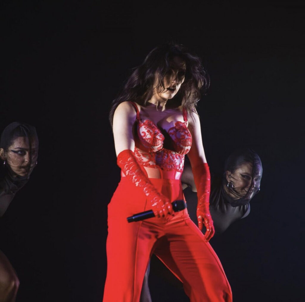 Celeb – Banks – Nude